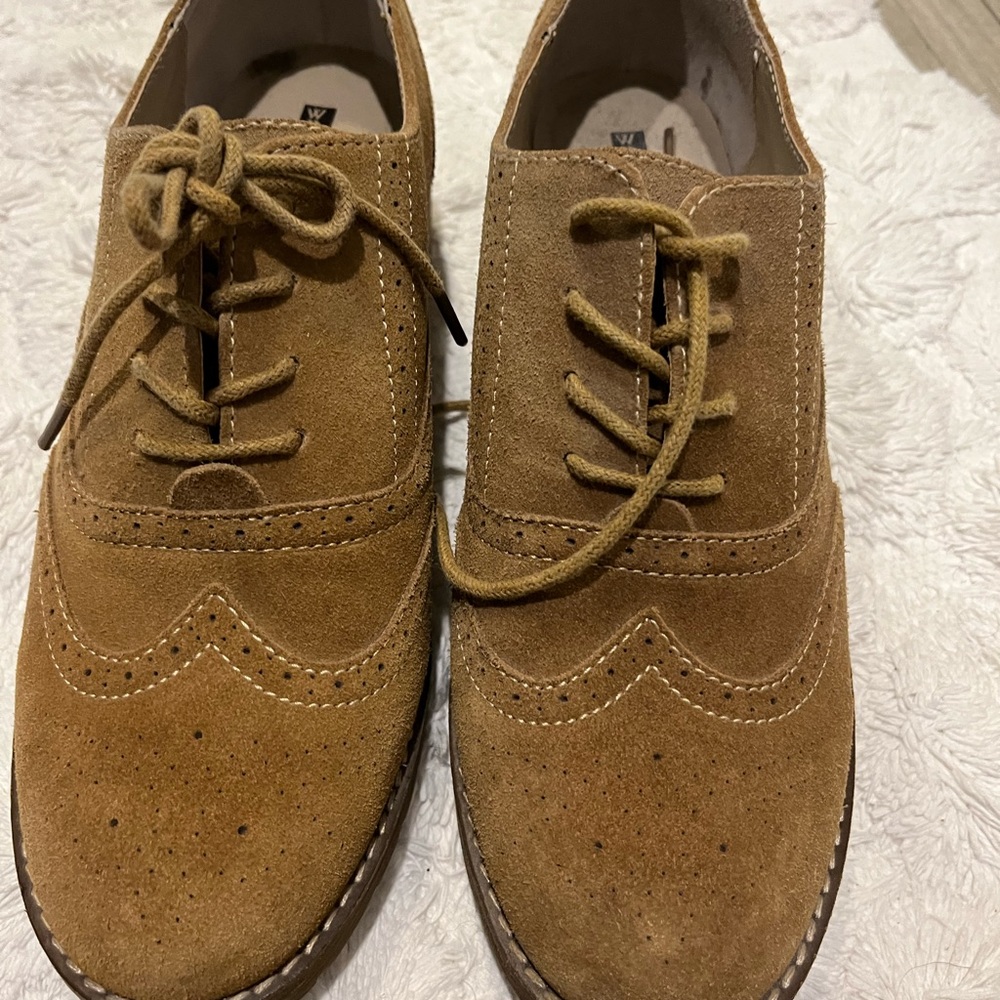 Fun wing tipped suede loafers! Only worn a couple times.
